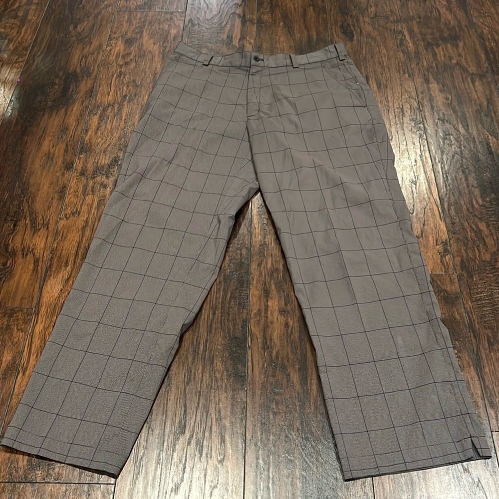 Nike golf tour performance Fri fit plaid pants 34x32 grey plaid in EUC